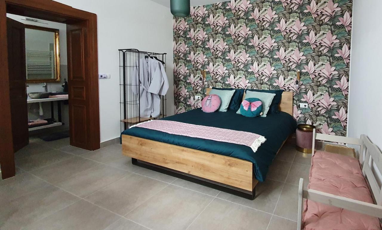 Tisza White House Bed & Breakfast Tiszaszolos ภายนอก รูปภาพ