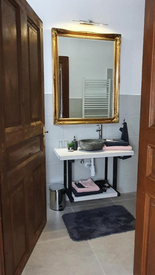 Tisza White House Bed & Breakfast Tiszaszolos ภายนอก รูปภาพ