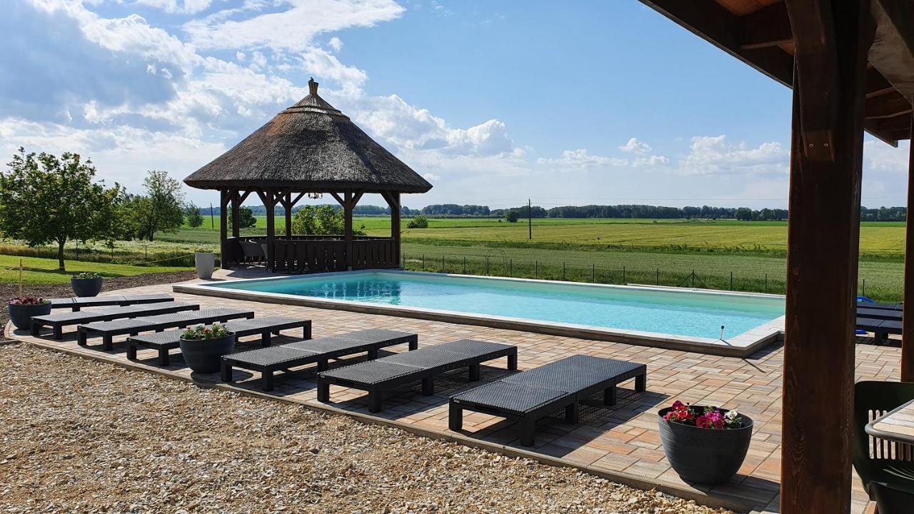 Tisza White House Bed & Breakfast Tiszaszolos ภายนอก รูปภาพ