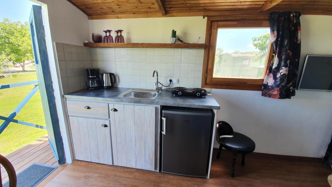 Tisza White House Bed & Breakfast Tiszaszolos ภายนอก รูปภาพ