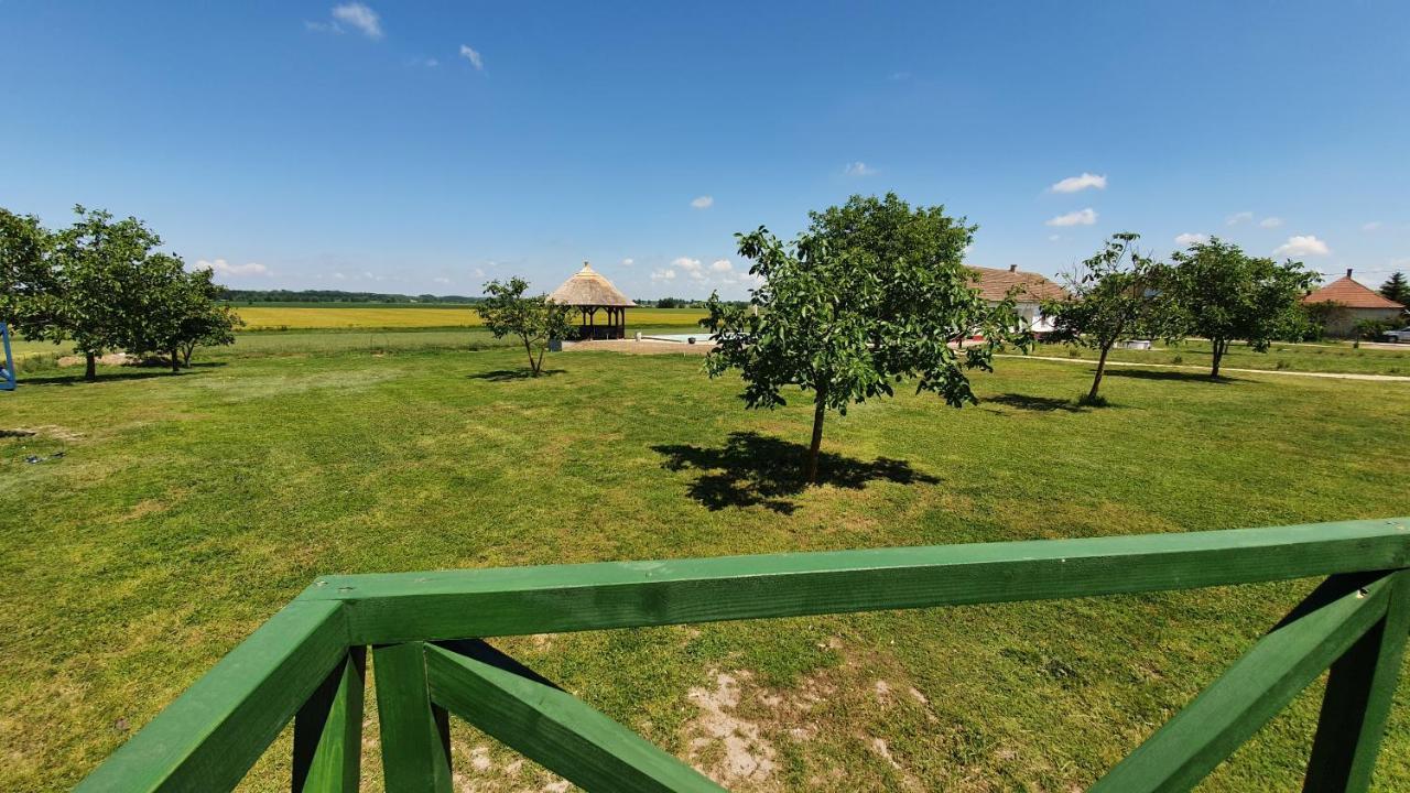 Tisza White House Bed & Breakfast Tiszaszolos ภายนอก รูปภาพ