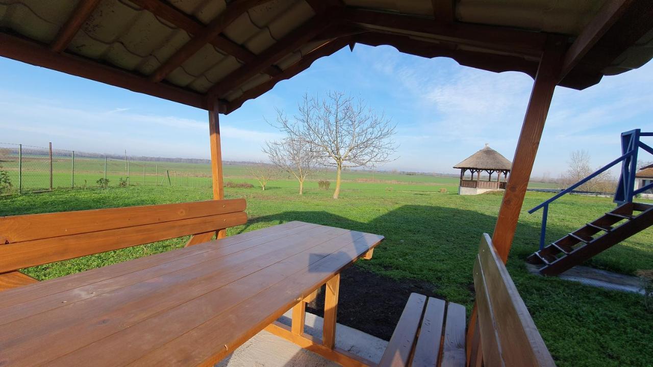 Tisza White House Bed & Breakfast Tiszaszolos ภายนอก รูปภาพ