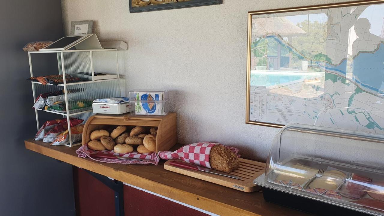 Tisza White House Bed & Breakfast Tiszaszolos ภายนอก รูปภาพ