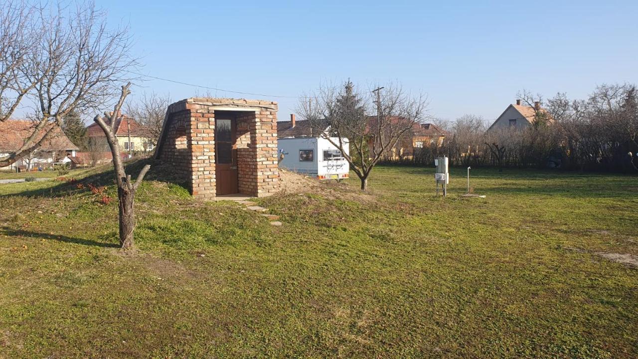 Tisza White House Bed & Breakfast Tiszaszolos ภายนอก รูปภาพ
