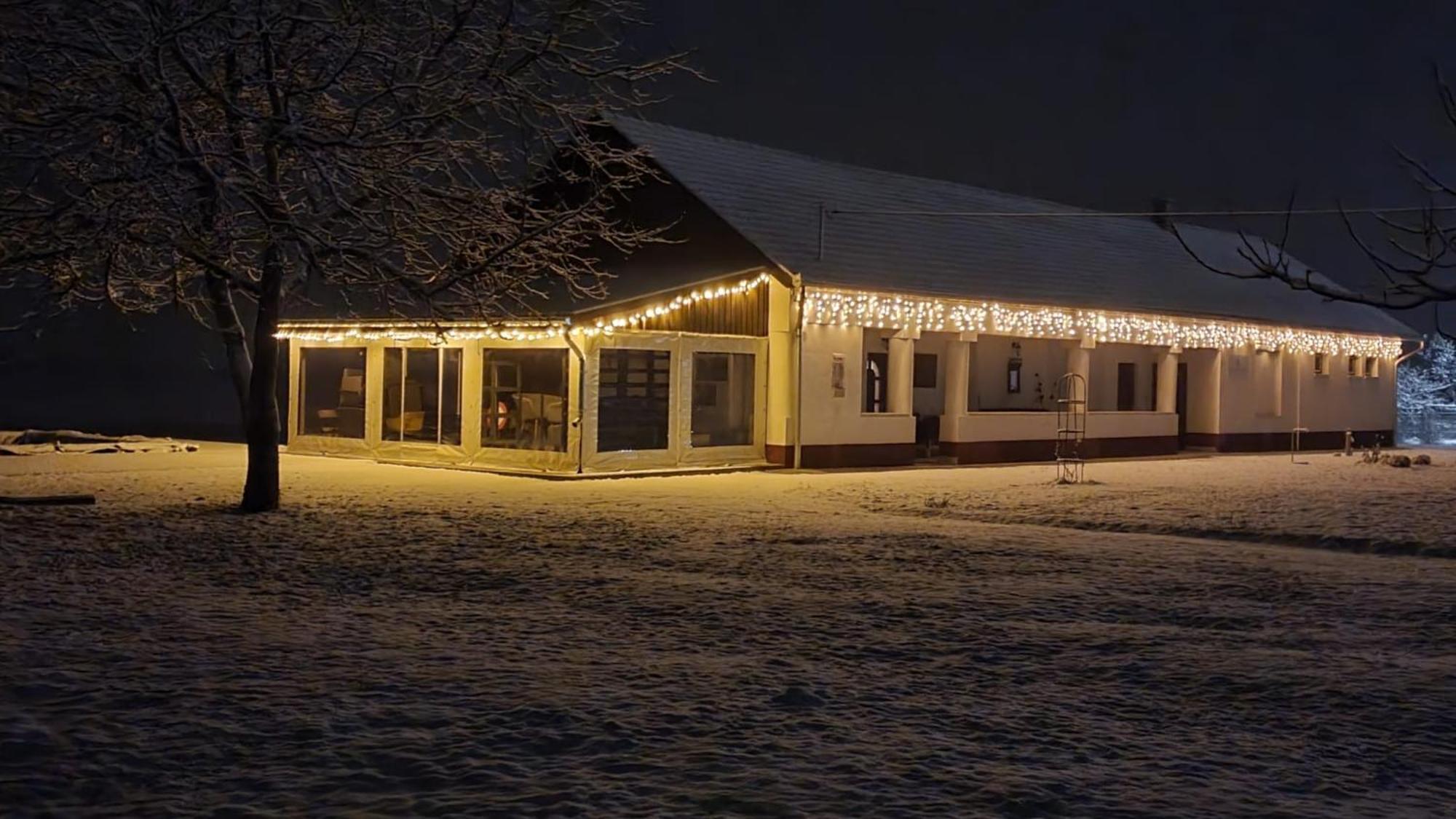 Tisza White House Bed & Breakfast Tiszaszolos ภายนอก รูปภาพ