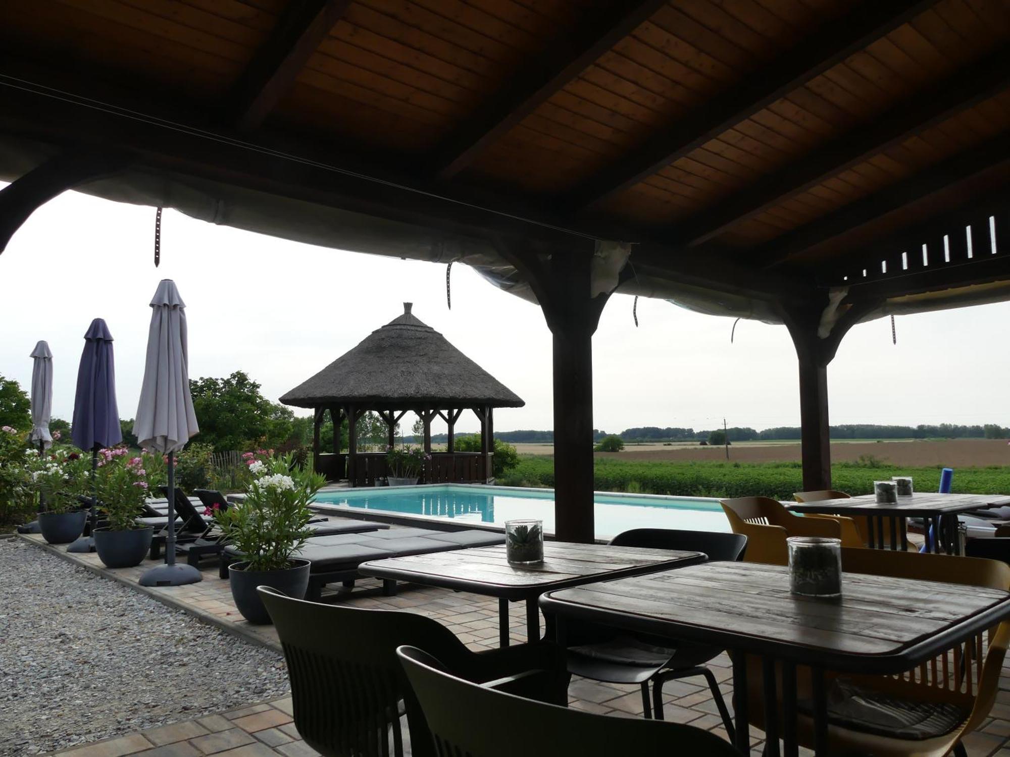 Tisza White House Bed & Breakfast Tiszaszolos ภายนอก รูปภาพ