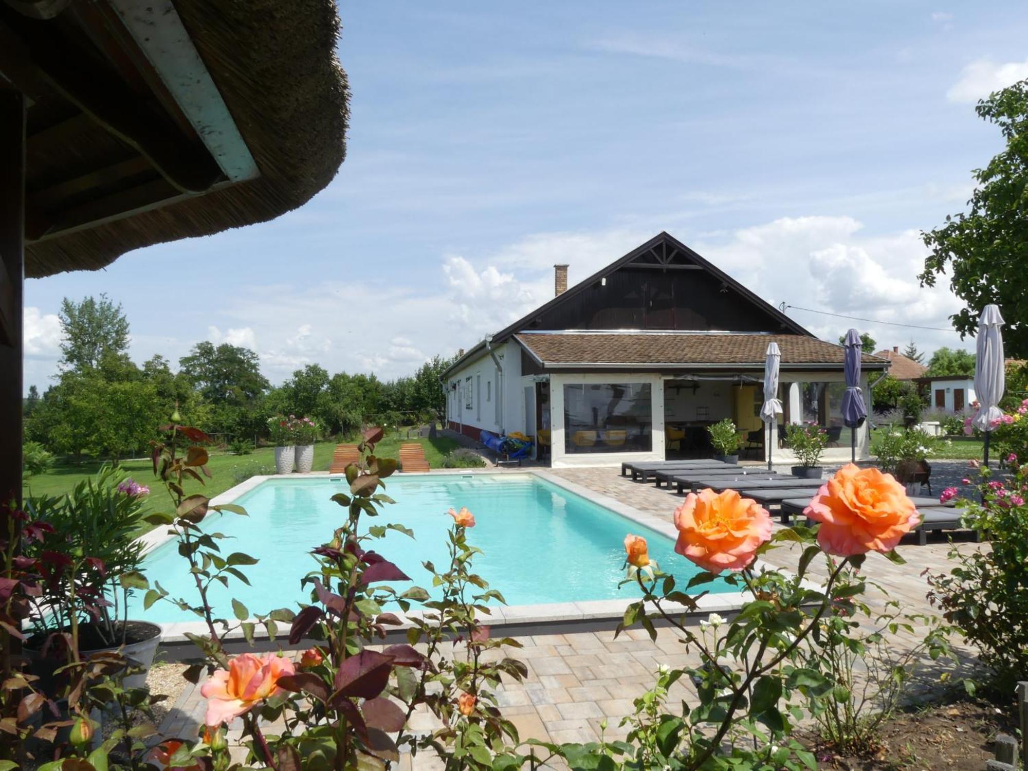 Tisza White House Bed & Breakfast Tiszaszolos ภายนอก รูปภาพ